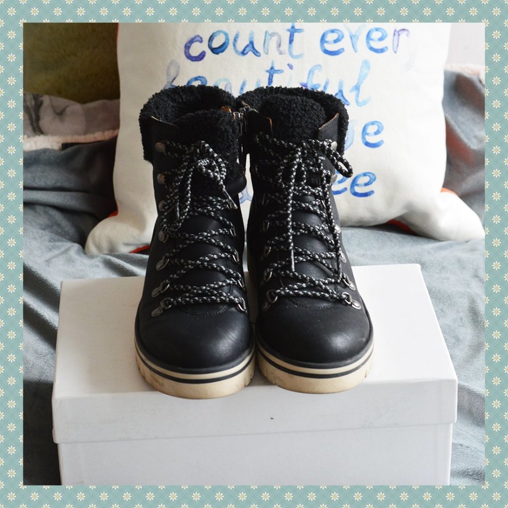 Susina Hanna‎ Hiker Bootie in Black